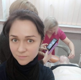 Закінчила курс базова косметологія в академії 